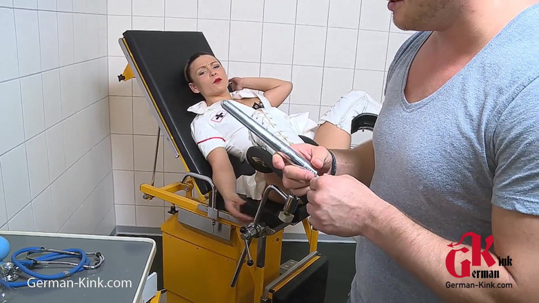 German Kink: Moja uległa lateksowa dziwka na gyno krześle cieszyć się moją...