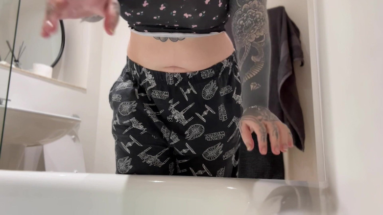 Miss Valentina: Acariciar mi toalla usada