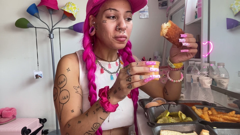 Nali Marie: Spicy Food Mukbang Vlog Extra Hot Mozzarella Sticks