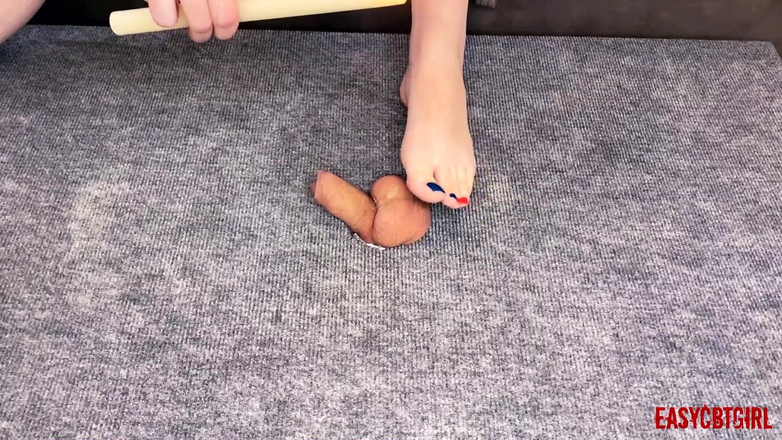 AnnyCandyPainboy: Sahibe taşaklarla yarağa ateşli ağda damlatıyor ve eğlenceli easycbtgirl