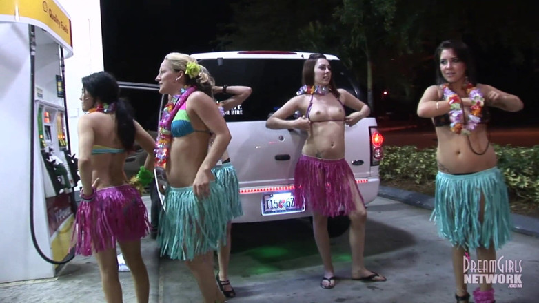 Dream Girls: Le ragazze della festa vestite per Luau si spogliano in...