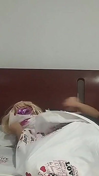 제 의붓여동생이 틱톡을 하고 있었는데 제가 그녀를 발견해서 우리는 부적절한 포르노 영상을 만들게 됐어요