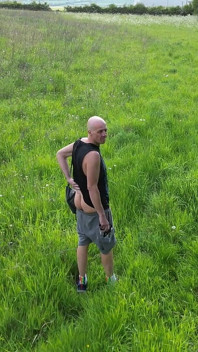 Dron porno ... doslova! Dron mě sleduje, jak se nahám a honím na poli
