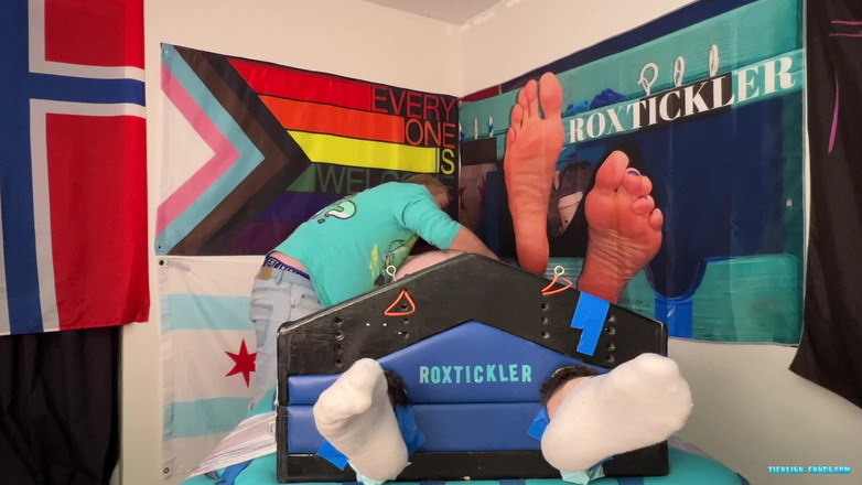 Ticklish Chubs: Ryan cea păroasă are parte de o gâdilare bună