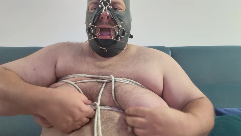 esclavo_masoca-91: Atándome Las Tetas Bien Fuerte Para Castigo