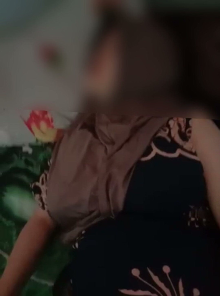Famly sex: Tesettürlü bir köylü kızın iç çekişi gerçekten çok lezzetli bölüm 2
