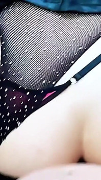 Cycata Latynoska rucha swojego cukrowego tatusia na balkonie - ryzykowny seks publiczny
