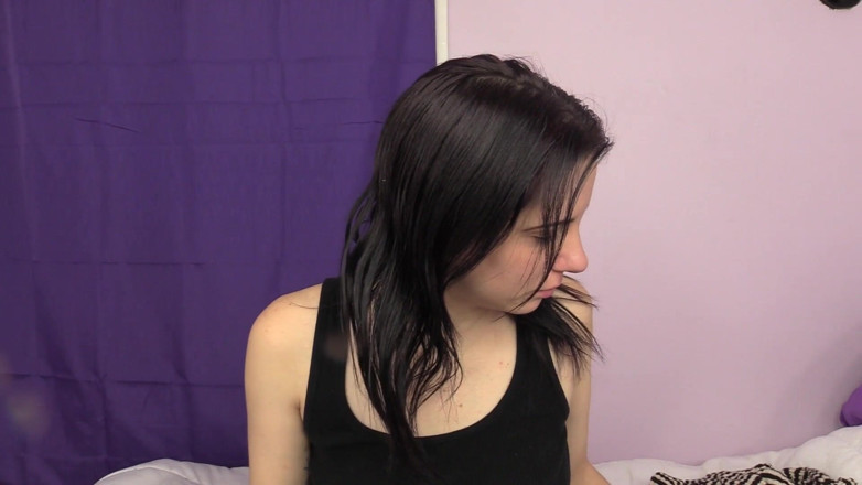 Quinn brooks: Strip Sneezing