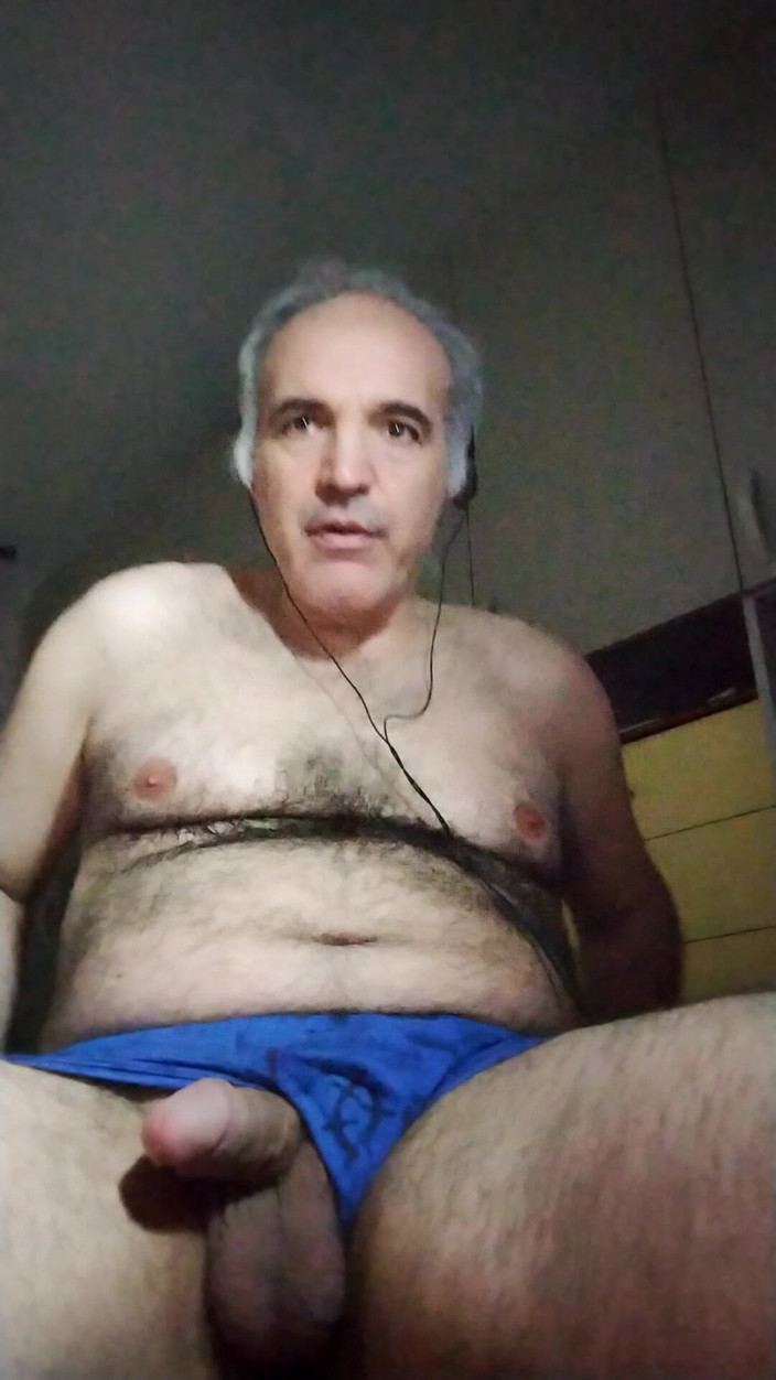 Setesesso7: Eu estive masturbando meu pau por duas horas, finalmente eu...