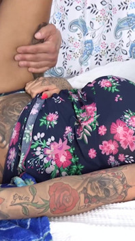 Porno brasiliano - ha scopato la figliastra mentre la sua matrigna si riposa nella stanza accanto!