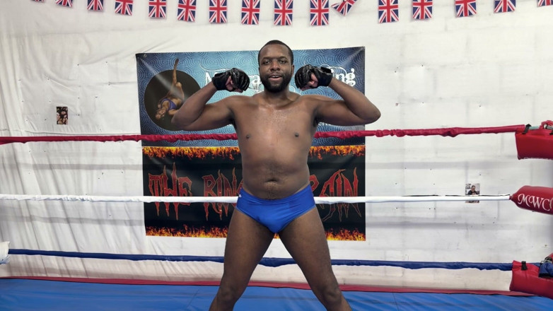 Victor Punish: Het brottning / ballbusting svart x vit