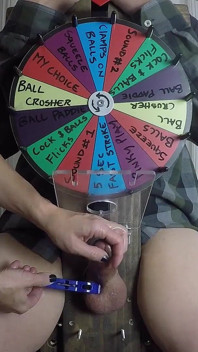 Ma belle-mère joue à la roulette avec ma bite et gagne une dose de sperme