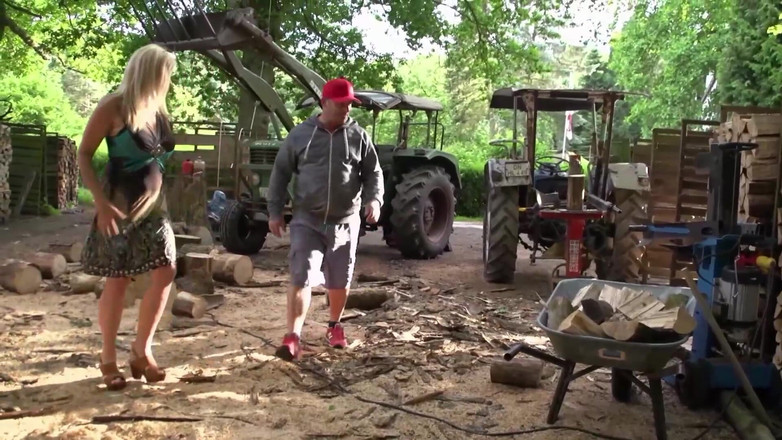 MILF and Big Wet Tits XXX: Winnie Vs Marina - filem penuh