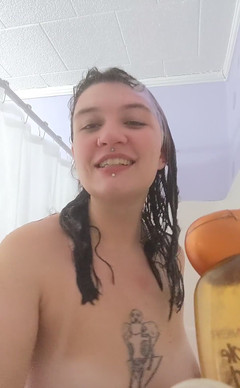 Evelyn Storm: Solo un piccolo ciao veloce dalla mia doccia