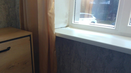 Assol: Jiran sesat membawa jiran dalam pakaian malam yang cantik dengan...