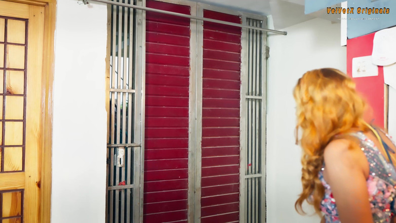 Midnight desire: Nevlastní sestra platí Emi na vymáhání půjčky muže, indický divoký...