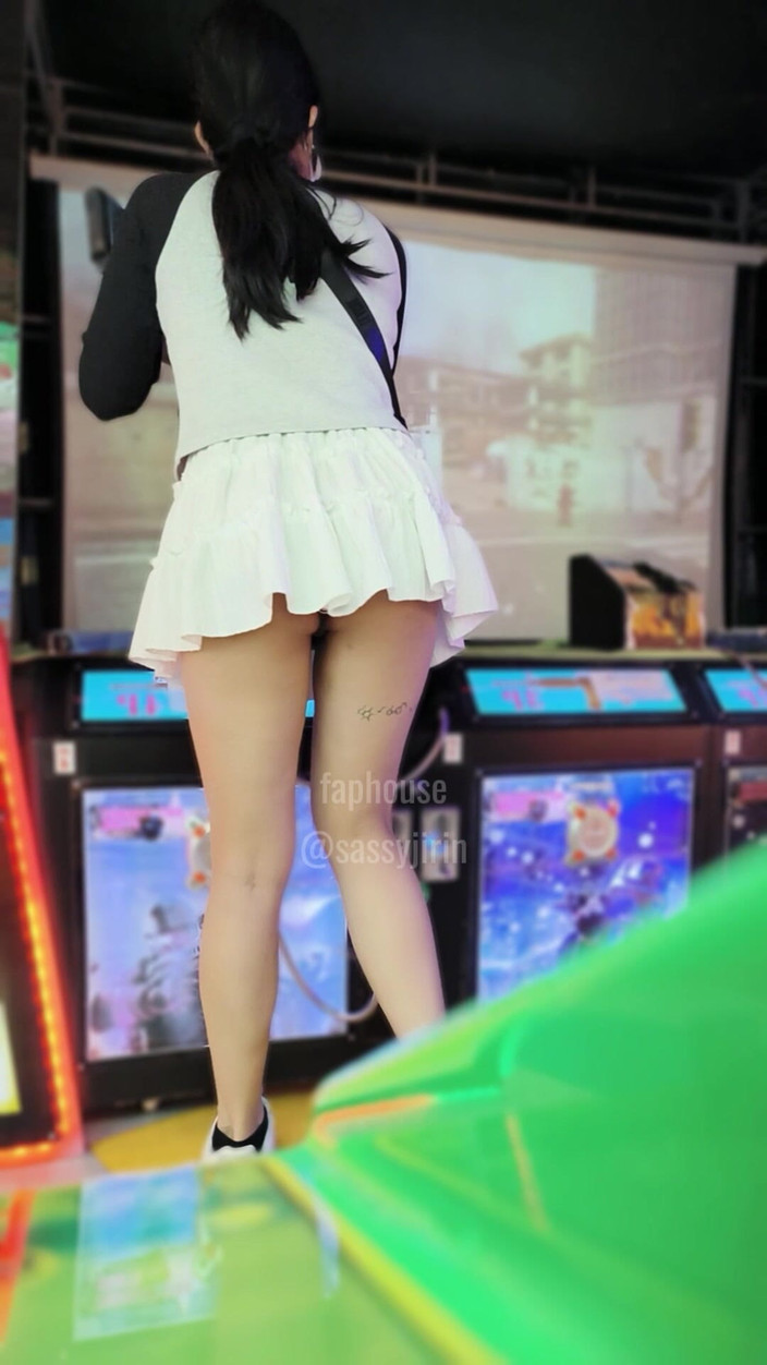 Caged sissy: Caged Sissy: Arkády 1. pokus