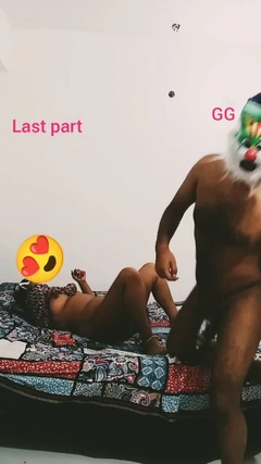 Wielki tyłek pozwala Debor pieprzy swoje dziury -girlgroup