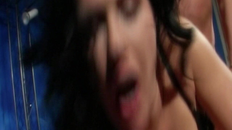 Erotic Club: Великий чорний член глибоко заглотує і лесбійська пизда шліфує