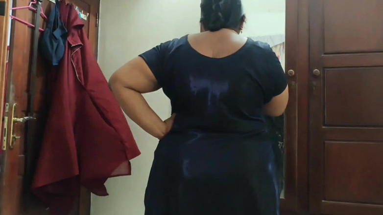 Anne Ipe: Fată indiană dolofană se dezbracă complet pentru cameră înainte de a...