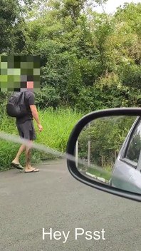 Succhiare il cazzo di uno sconosciuto in macchina