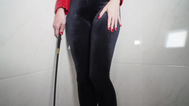 Lady Victoria Valente: Mira mi hermosa paypig posando