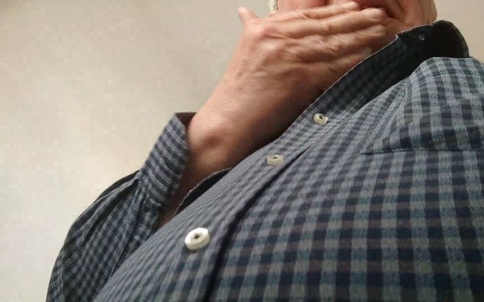 Karlchengeil: Filmar varje piss på den dagen från morgon till kväll!