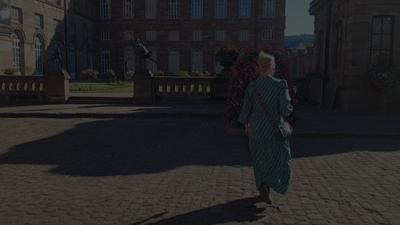 Selena701: Piękna dojrzała żona selena cieszy się nagim czasem na zewnątrz