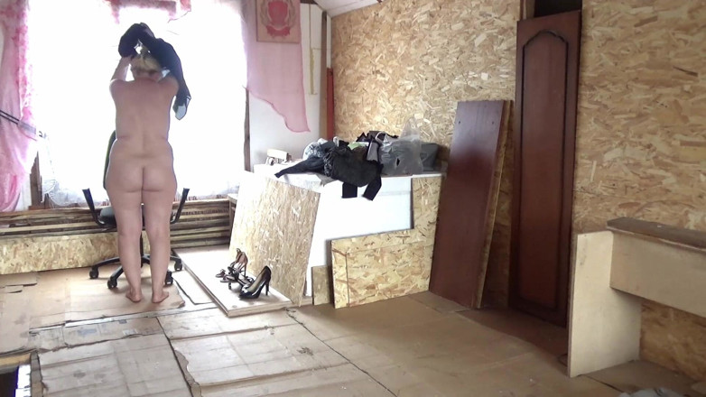 RedRoseRus: Sexy MILF-kleider Mit Großem Hintern Anprobieren