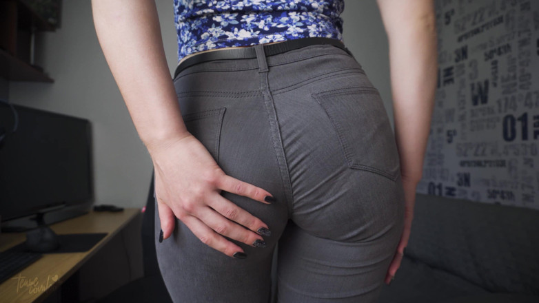 Teasecombo 4K: Amatör MILF retar perfekt röv i super tighta jeans och...