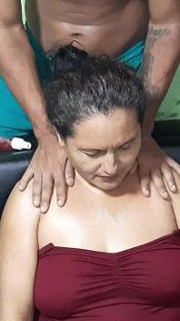 Masaj erotic delicios cu această MILF sexy