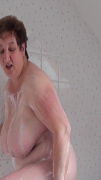 Chelsea toma banho