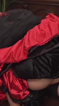 Adegan Lesbos Cantik- 4 Seks bertiga lesbian MILF bertetek besar dalam pakaian dalam seksi berkongkek dengan dildo