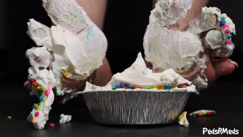 PedsRMeds: Funfetti Cake Smash yang dilayani pendek