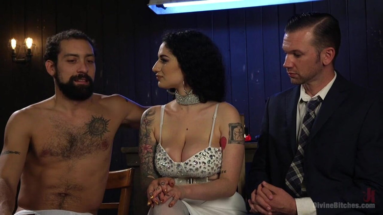 Divine Bitches by Kink: Bodrum katında düşkünü aşağılık