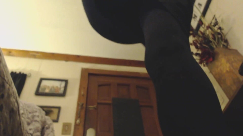 PandoraSG: Gadis nakal ini lagi asik kaki biarawati halloween