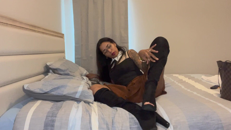 Mya Mula Goddess: ブラッティブーツ