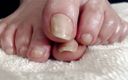 TLC 1992: Długie naturalne paznokcie naoliwione stopy