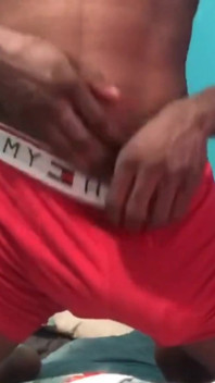 Handjob yang perlahan ghairah menggesel badan seksi saya