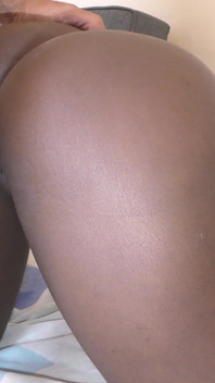 Serie queefing – чорношкіра мила дірка писяє з великим білим членом