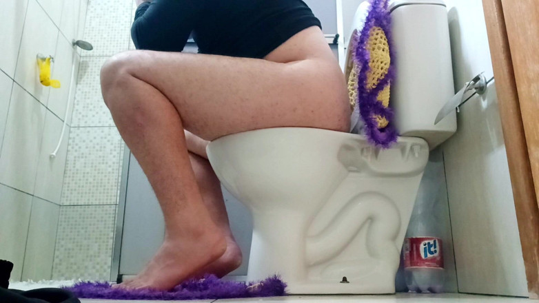 amateurbrazilian: Look at the Thickness of This Gay Hottie's Leg