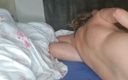 Anal fetish couple: Mi esposo fisting mi coño y yo le estoy lamiendo...