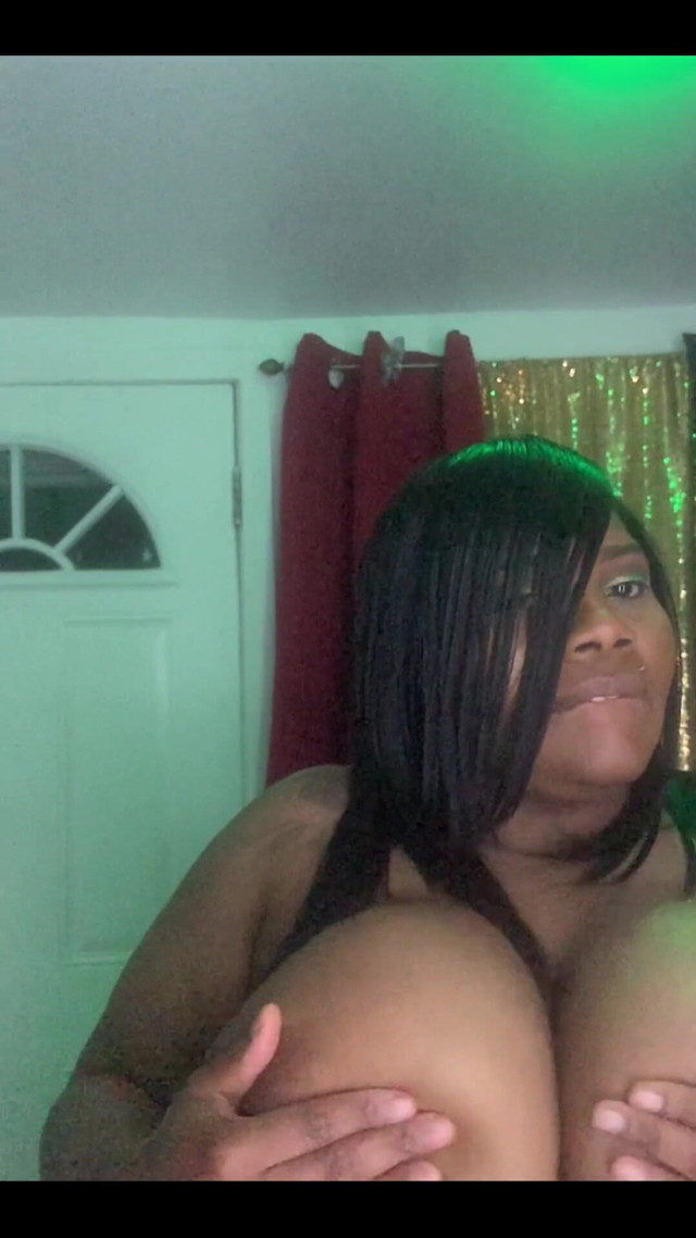 Slow Motion Tits (Yanise Lamore)