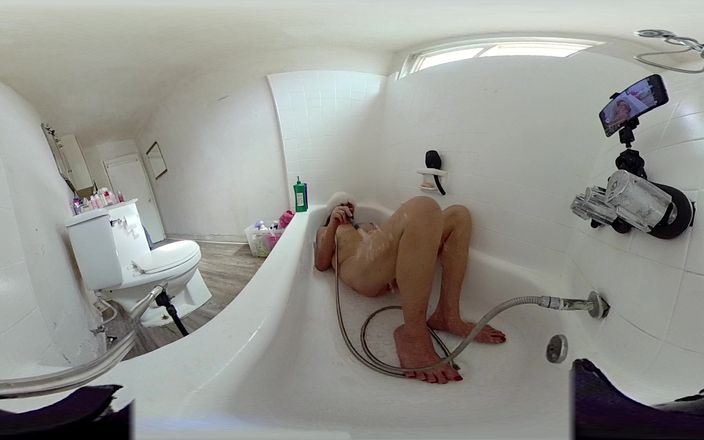 Lizzy Yum: Lizzy Yum VR июнь 2025 Мастурбация с расширенным купанием и не даю дойти до оргазма в любительском видео