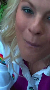 Napalona nauczycielka spuszcza się do ust ucznia