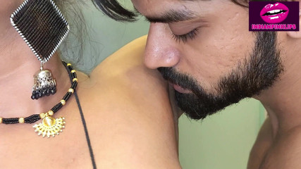 Indianpinklips: 침실에서 하드코어 섹스하는 거유 Mif Bhabhi(힌디어 오디오)