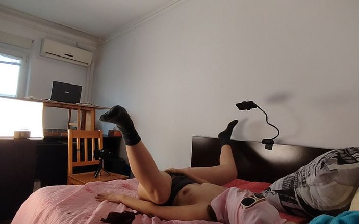 Amateur_MS: Amatör fru fingrar fitta har orgasm. Latina hårig fitta, stora...