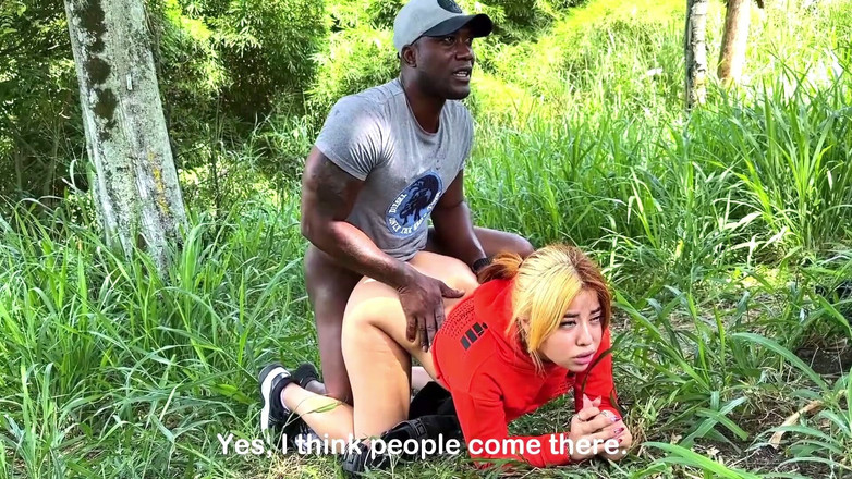 XanderBlackx: Door het park lopen met mijn vriendin maakte dat we...