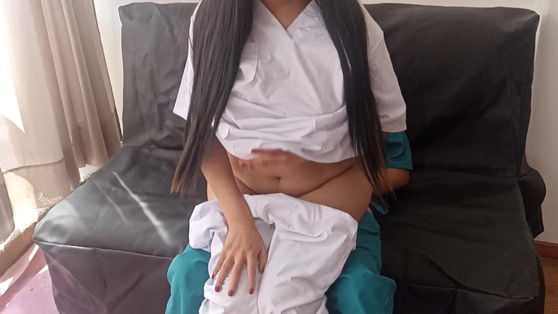 Astrid Cute: Versaute krankenschwester lässt sich nach der nachtschicht beim ficken filmen