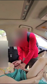 Fremder berührt meine möpse in meinem auto (im freien)